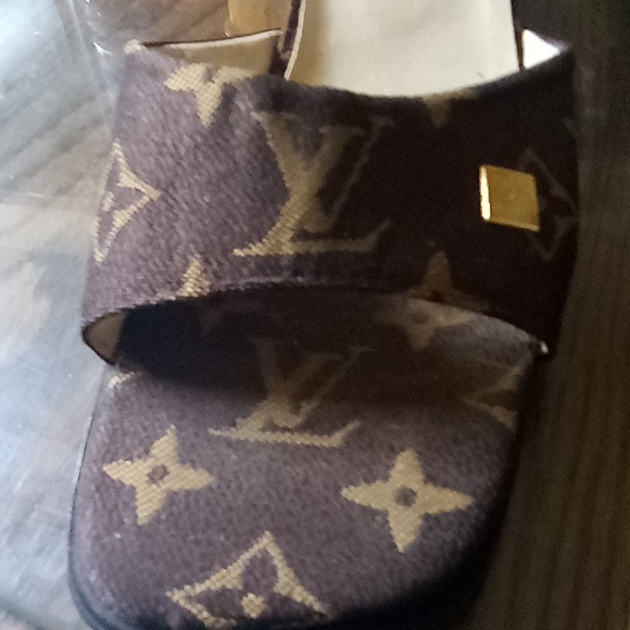 Louis Vuitton sandals - Picture 3 of 4